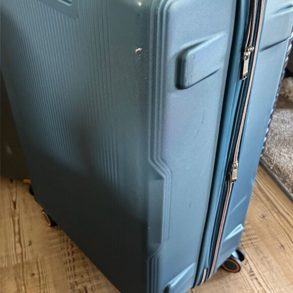 Tag Gateway  Piece Hard side Spinner 28“ Luggage suitcase $439 - Picture 10 of 12